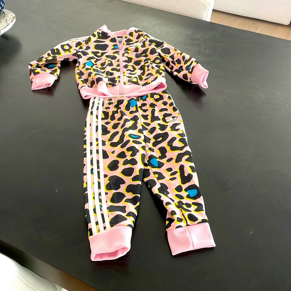 Never worn adidas track suit 2t
